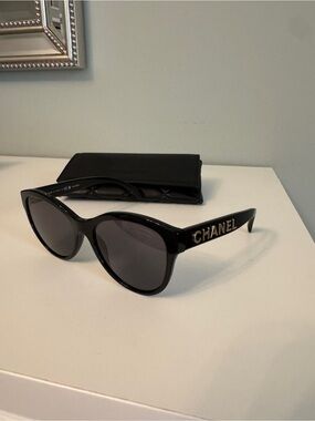 CHANEL Black Cat-Eye Sunglasses with Gold Logo Temples